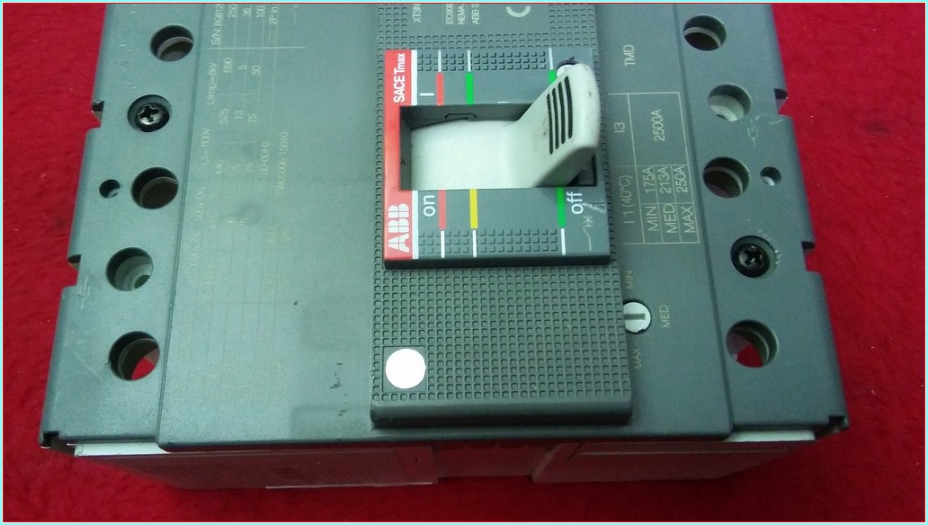 ABB TMAX XT3 250 250A TMŞ